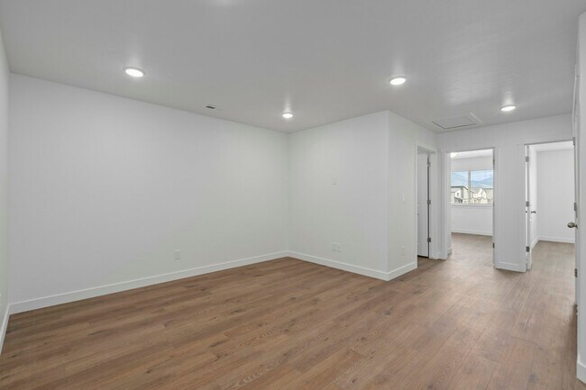 Building Photo - 904 S 850 W