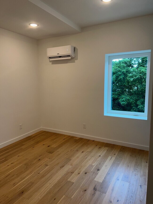 Building Photo - 314 W Blount Ave