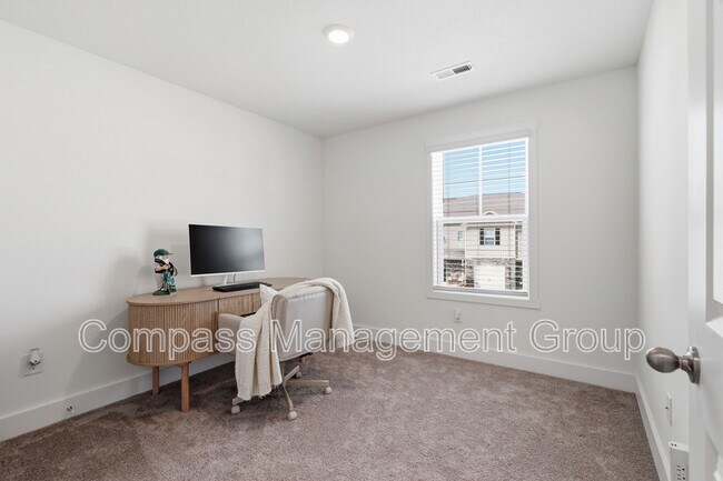 Building Photo - 3014 Bogart Ln