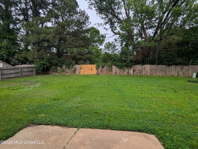 Building Photo - 5640 Ingleside Dr