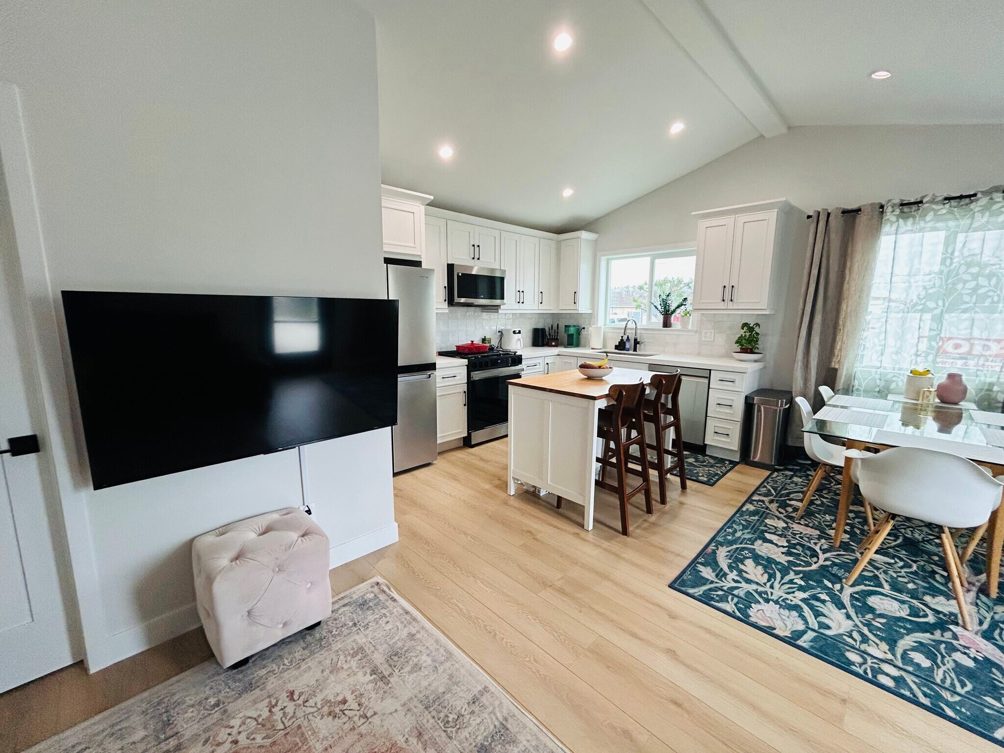 Flat Screen TV with Streaming Services and Access - 4415 Catalpa St