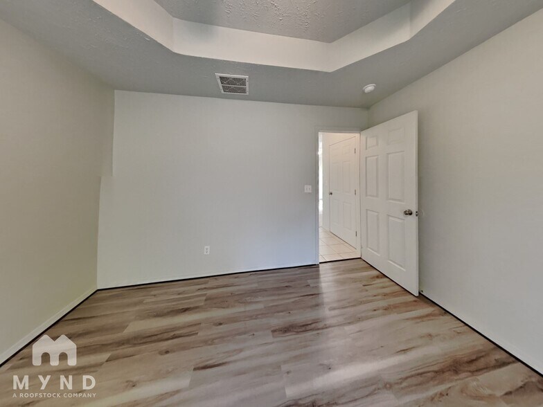 Building Photo - 5635 S Farm Rd 145