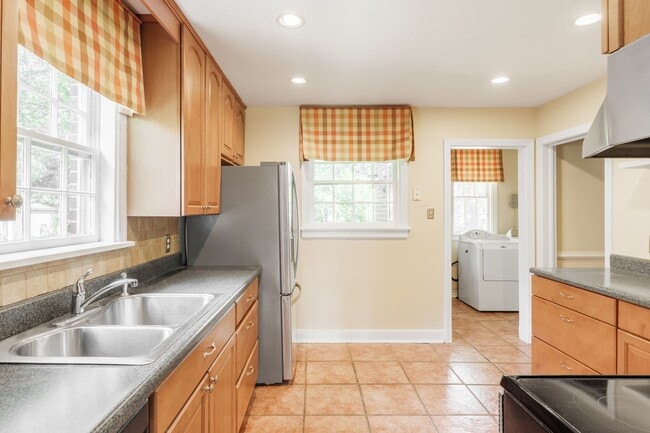 Building Photo - Great Home in the Near West End for Rent