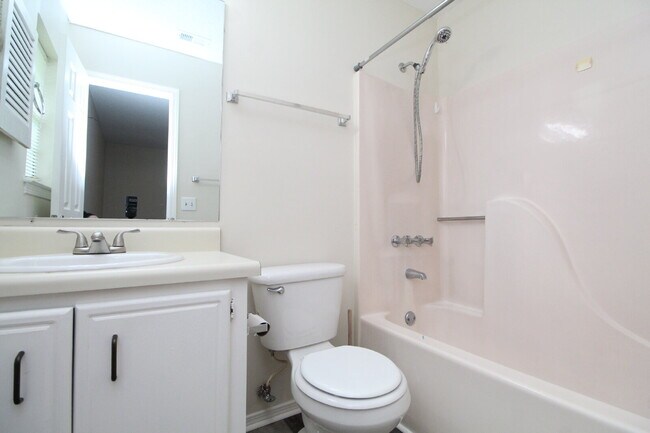 Building Photo - 3BR/2BA Home Near UWF with High Ceilings, Large Backyard Deck & Fully Fenced Yard
