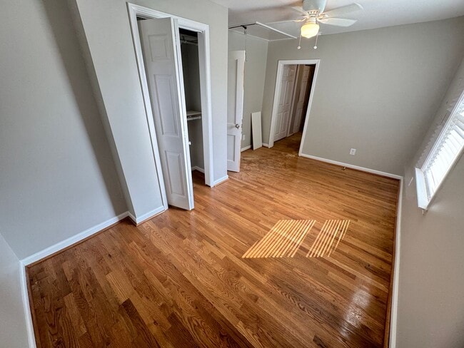Building Photo - FOR LEASE- 2 BED 1 BATH ON HICKORY RIDGE RD!