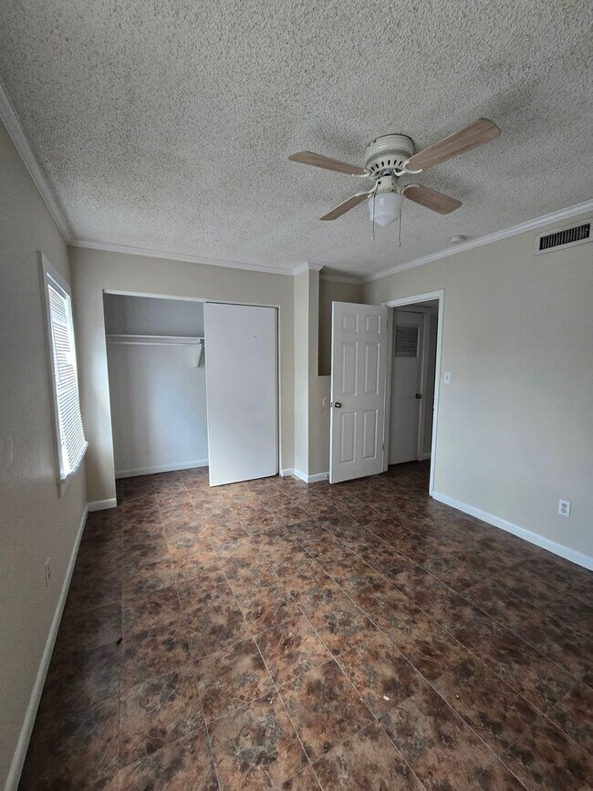 Building Photo - Palms West Condo-Oncu