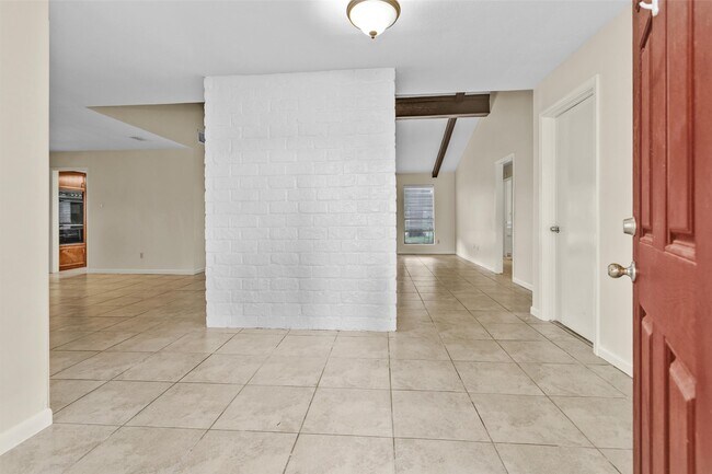 Building Photo - 3127 Wagon Trail Dr