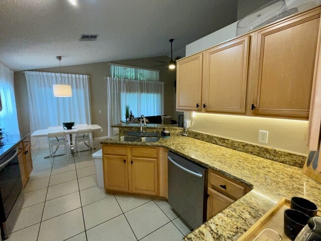 Building Photo - Modern 4-Bed, 2-Bath Solar-Powered Home Near UCF