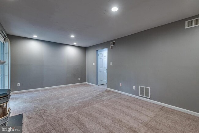 Building Photo - 8508 Blue Bird Woods Ct