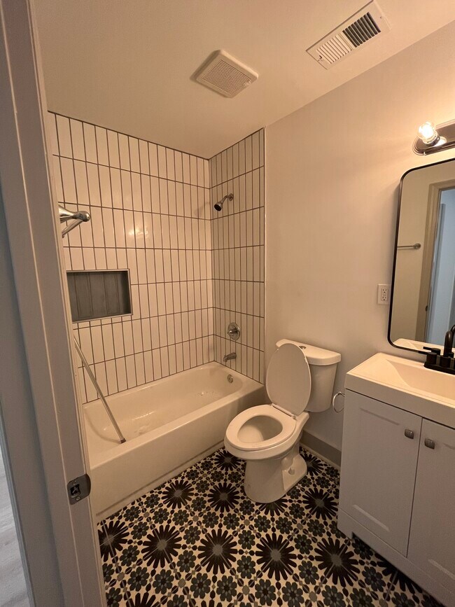 Hallbath - 1714 Le Grand St