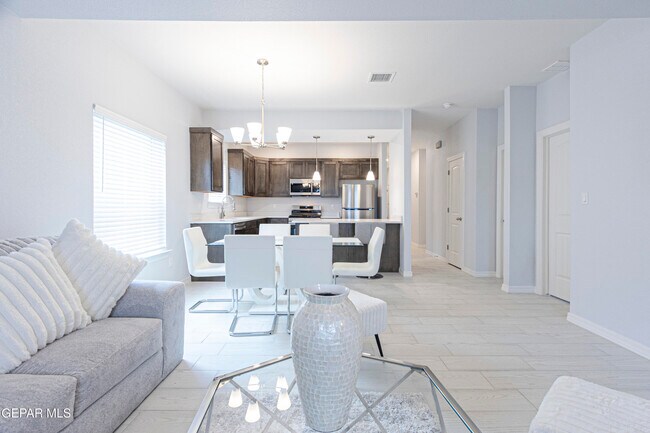 Building Photo - 546 Spanish Oak Dr
