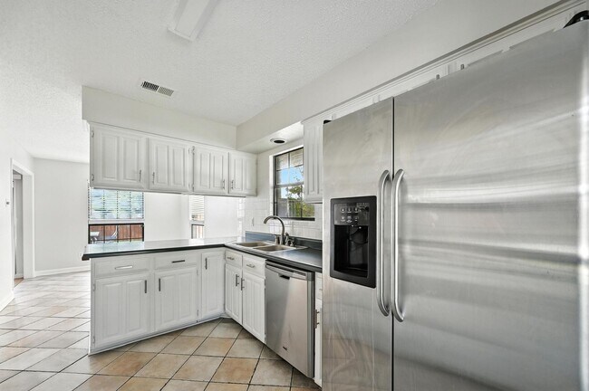 Building Photo - Beautiful 4-Bedroom Home in Sought-After Plano