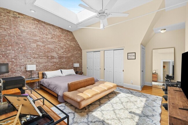 Building Photo - 1757 Beacon St
