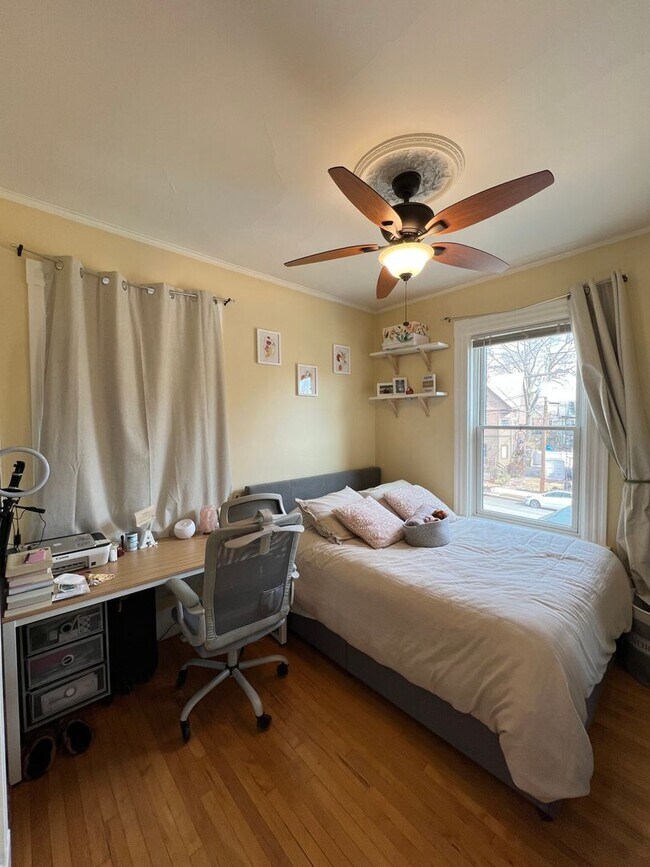 Building Photo - Amazing 4 bed 2.5 bath in Cambridge....