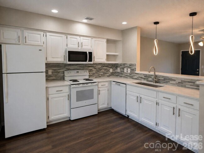 Building Photo - 7718 Linda Lake Dr