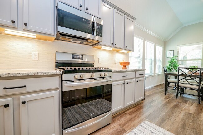 Building Photo - 15426 Hill Country Oaks Ln