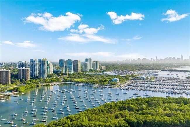 Building Photo - 2831 S Bayshore Dr