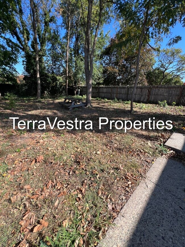 Building Photo - 3 Bed Single Family in Deepwater! Eligible...