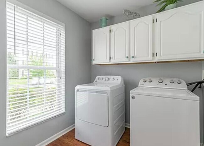 Building Photo - 5587 Bow Falls Blvd