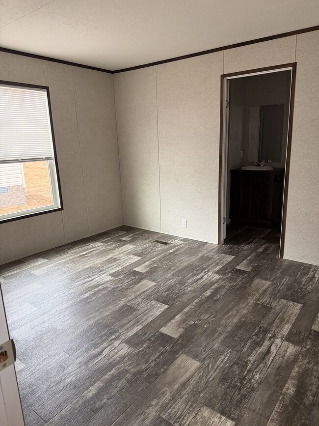 Building Photo - 408 Parker St