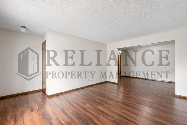 Building Photo - 2009 N Old Manor Rd