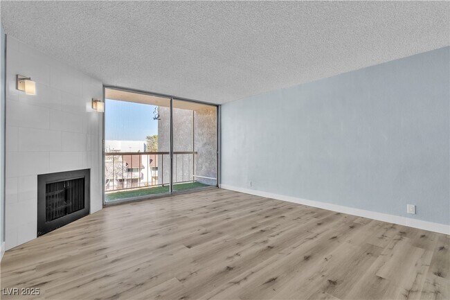 Building Photo - 725 N Royal Crest Cir
