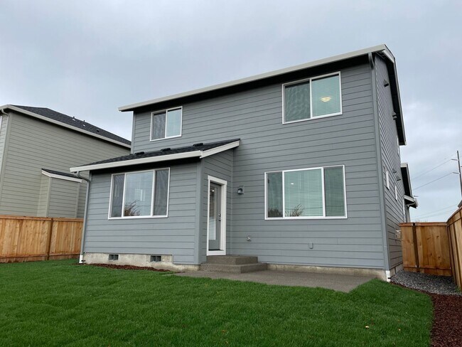 Building Photo - Lovely 4 Bed 2.5 Bath Home! Located near t...