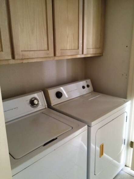 Building Photo - 2303 Moonlight Ln