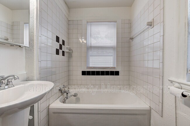 Building Photo - 3200 NW 16th St