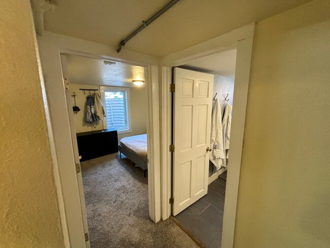 Building Photo - Cozy 2-Bed Downstairs Duplex, Close to CSU...