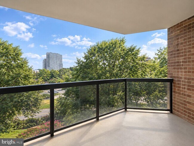 Building Photo - 8360 Greensboro Dr