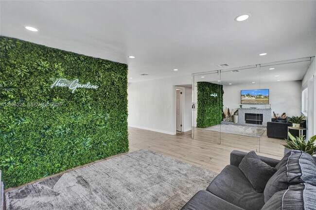 Building Photo - 19625 NW 6th Pl