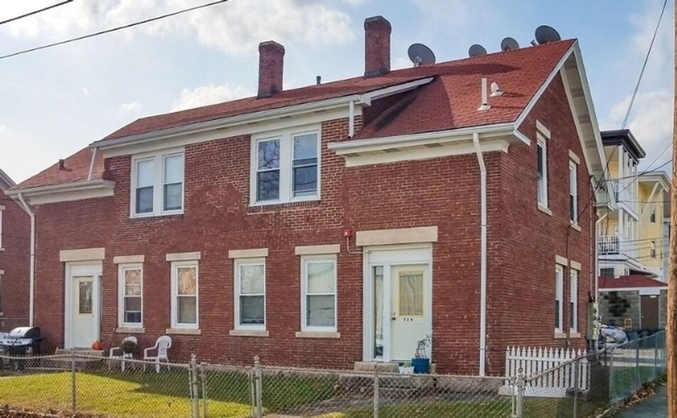 Building Photo - 724 N Main St