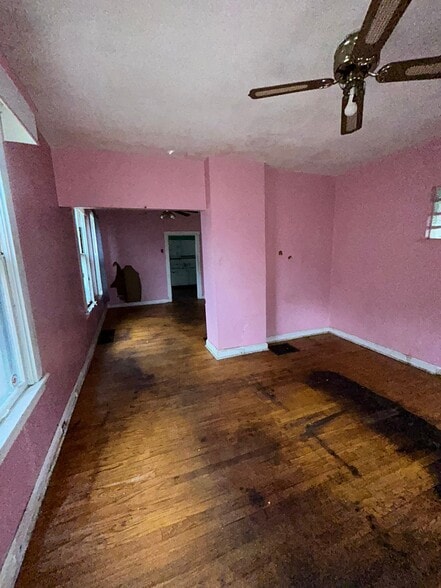 Building Photo - 4922 Davison Ave
