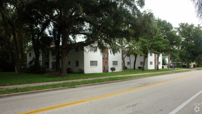 Building Photo - Camelot Apartments
