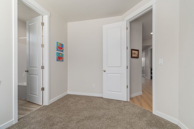 Building Photo - Gorgeous Home with a view!! Available Now!!