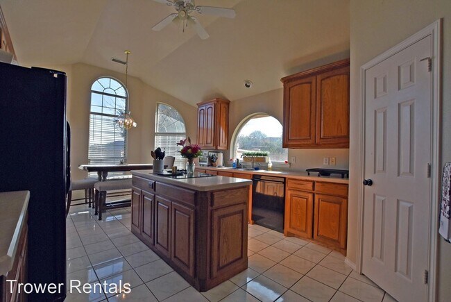 Building Photo - 4 br, 3.5 bath House - 26 Dolores Ct.