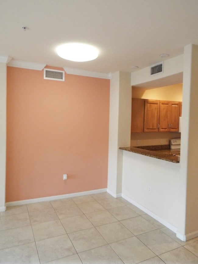 Building Photo - 13100 Bella Casa Cir