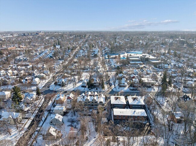 Building Photo - 934 W Huron St