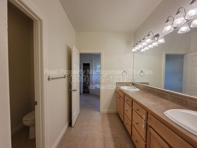 Building Photo - 4000 W 34th Ct