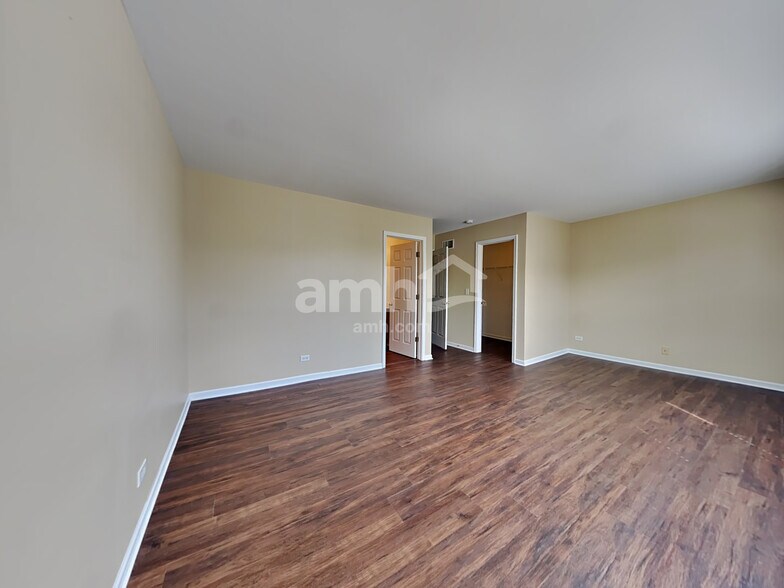 Building Photo - 1350 W Crane View Ct