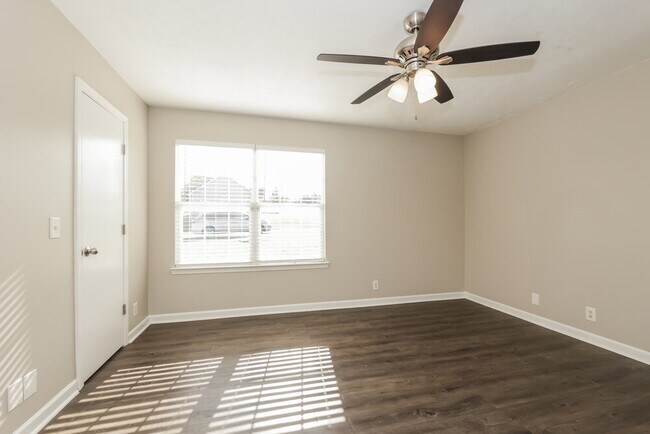 Building Photo - 1318 Lyndsey Ridge Dr