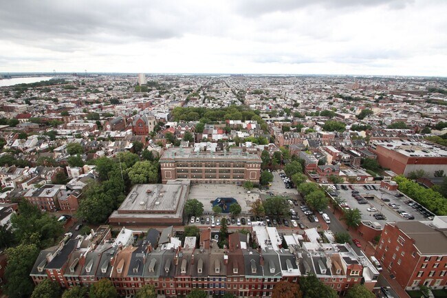Building Photo - 604 S Washington Square