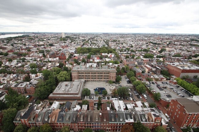 Building Photo - Luxury 1 Bedroom with Balcony, Pool & City Views – Hopkinson House