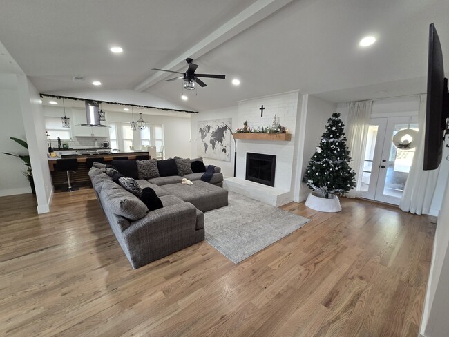 Building Photo - 5509 Edgewater Cir