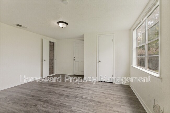 Building Photo - 5529 Diaz Ave