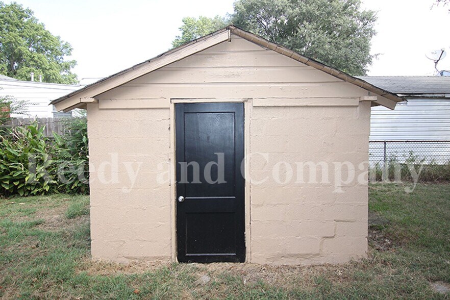 Building Photo - 2352 Imogene St