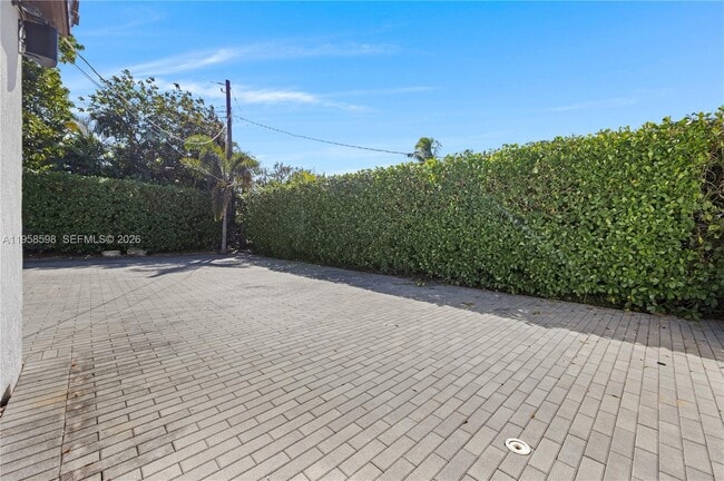 Building Photo - 6476 SW 10th Terrace