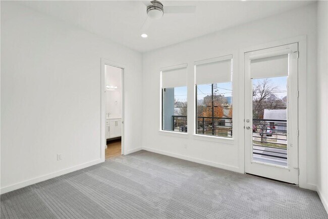 Building Photo - 2407 Douglas Ave