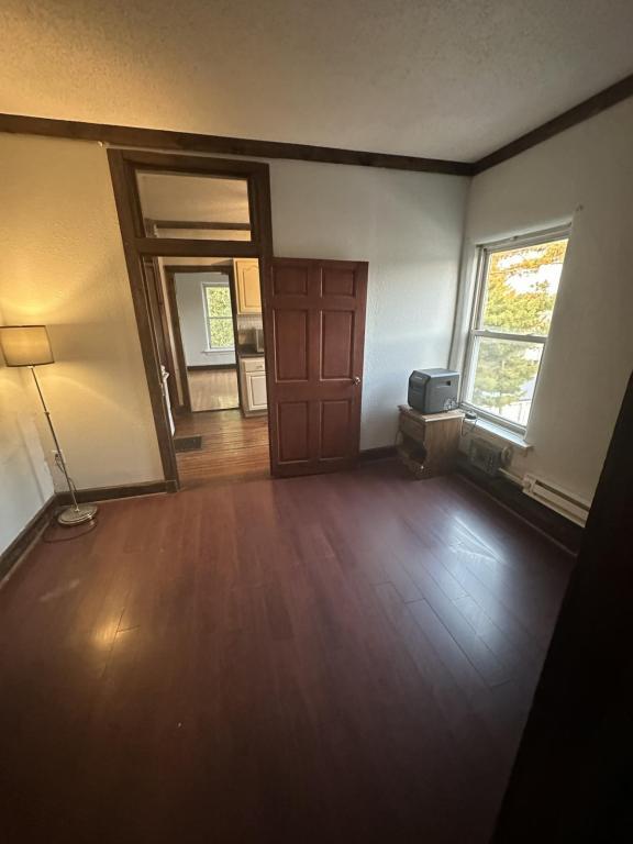 Building Photo - 118 E Railroad, Apt#6-Apt#6